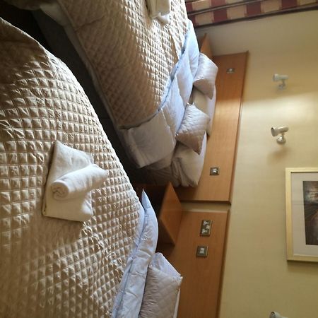 Holiday Hotel Galway Oda fotoğraf